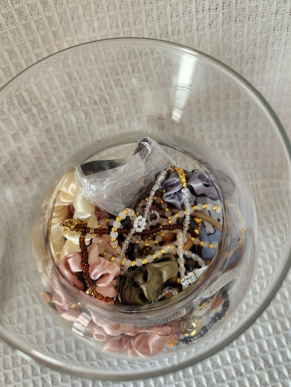 Mystery Accessory Vase - Picture 4 of 8